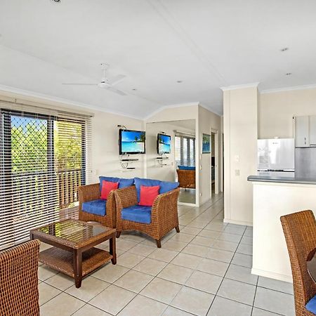 Tin Can Bay Marina Villas Buitenkant foto