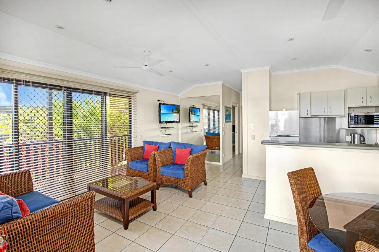 Tin Can Bay Marina Villas Buitenkant foto