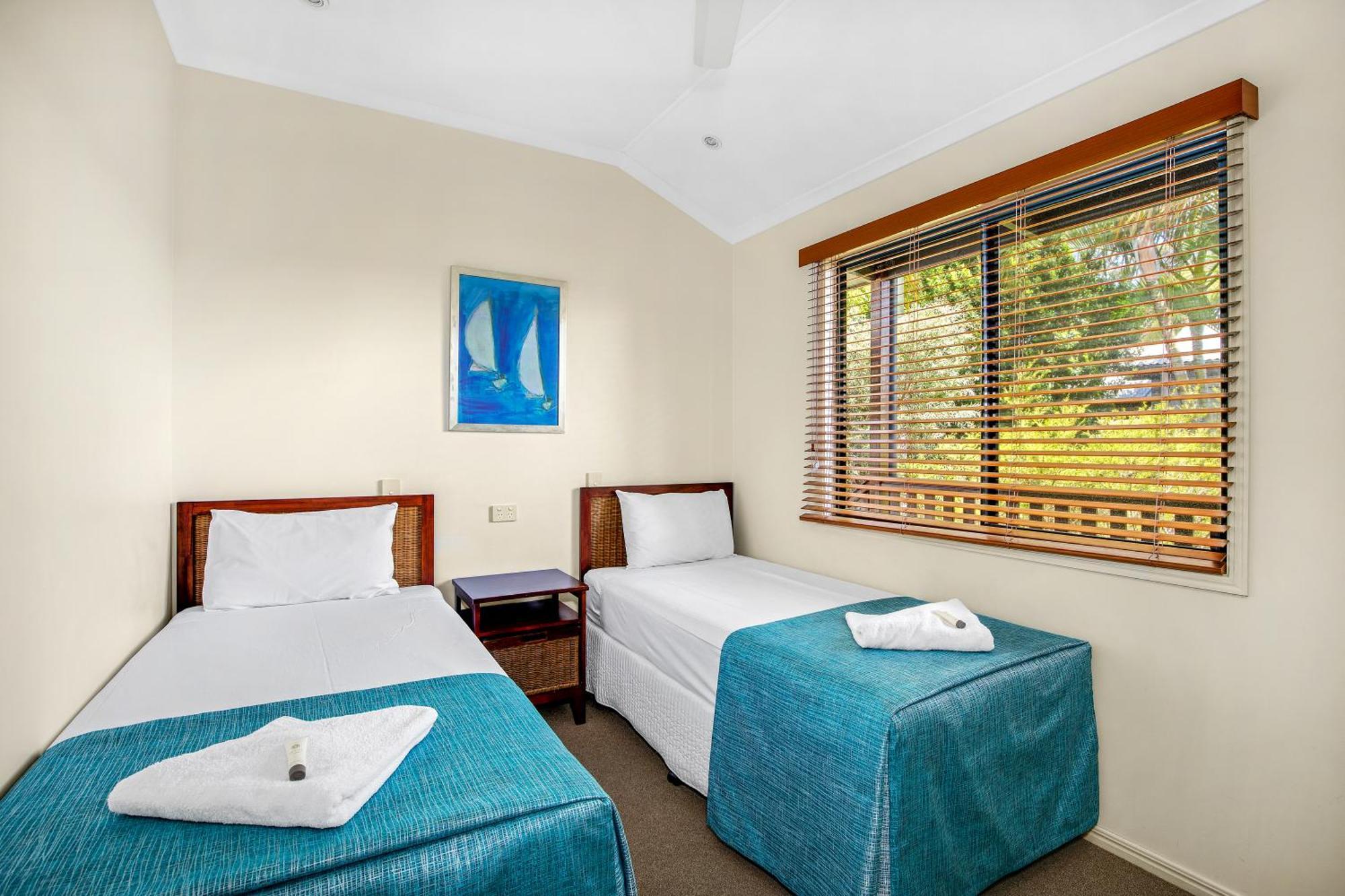 Tin Can Bay Marina Villas Buitenkant foto