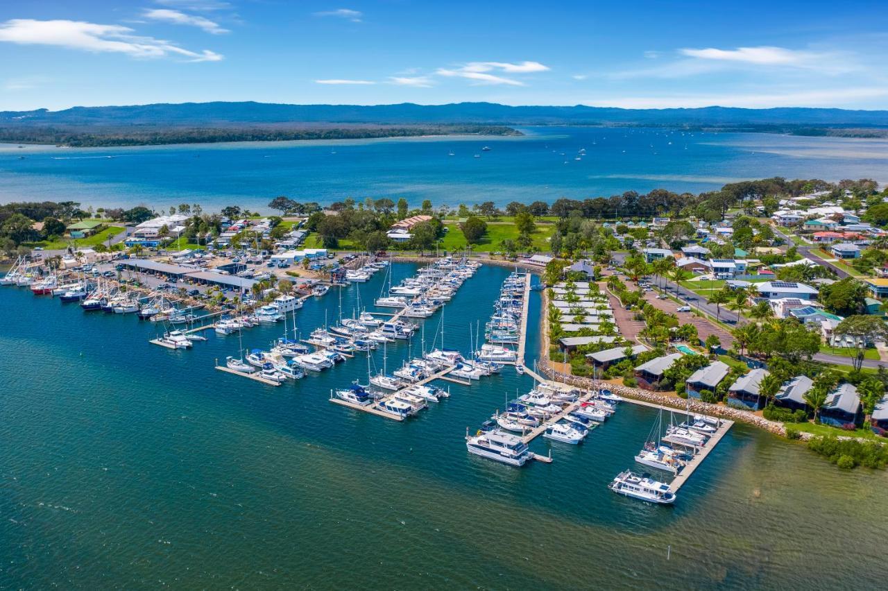 Tin Can Bay Marina Villas Buitenkant foto