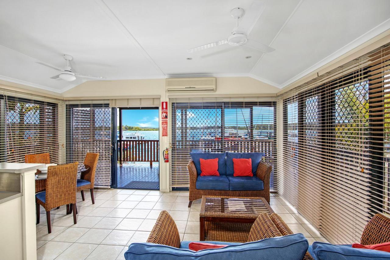 Tin Can Bay Marina Villas Buitenkant foto