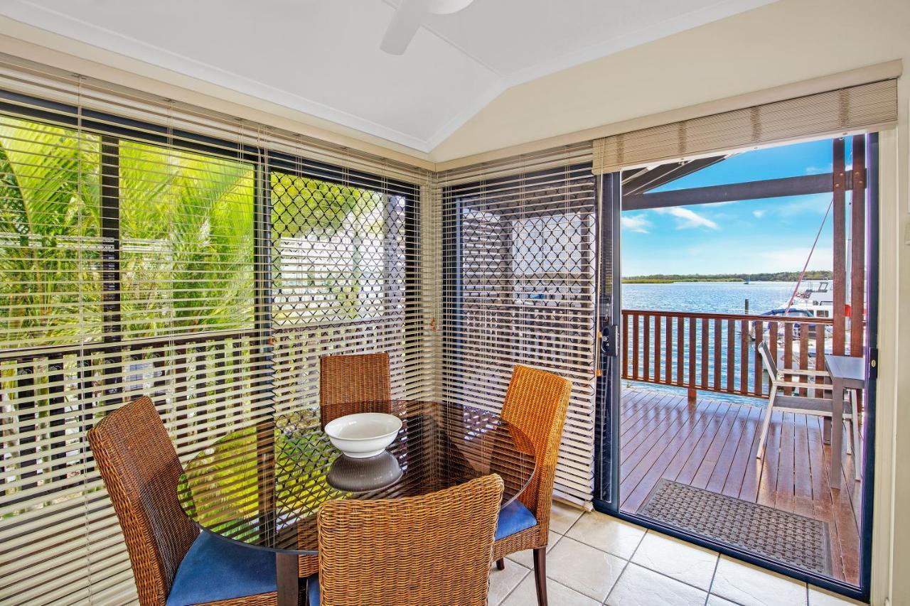 Tin Can Bay Marina Villas Buitenkant foto